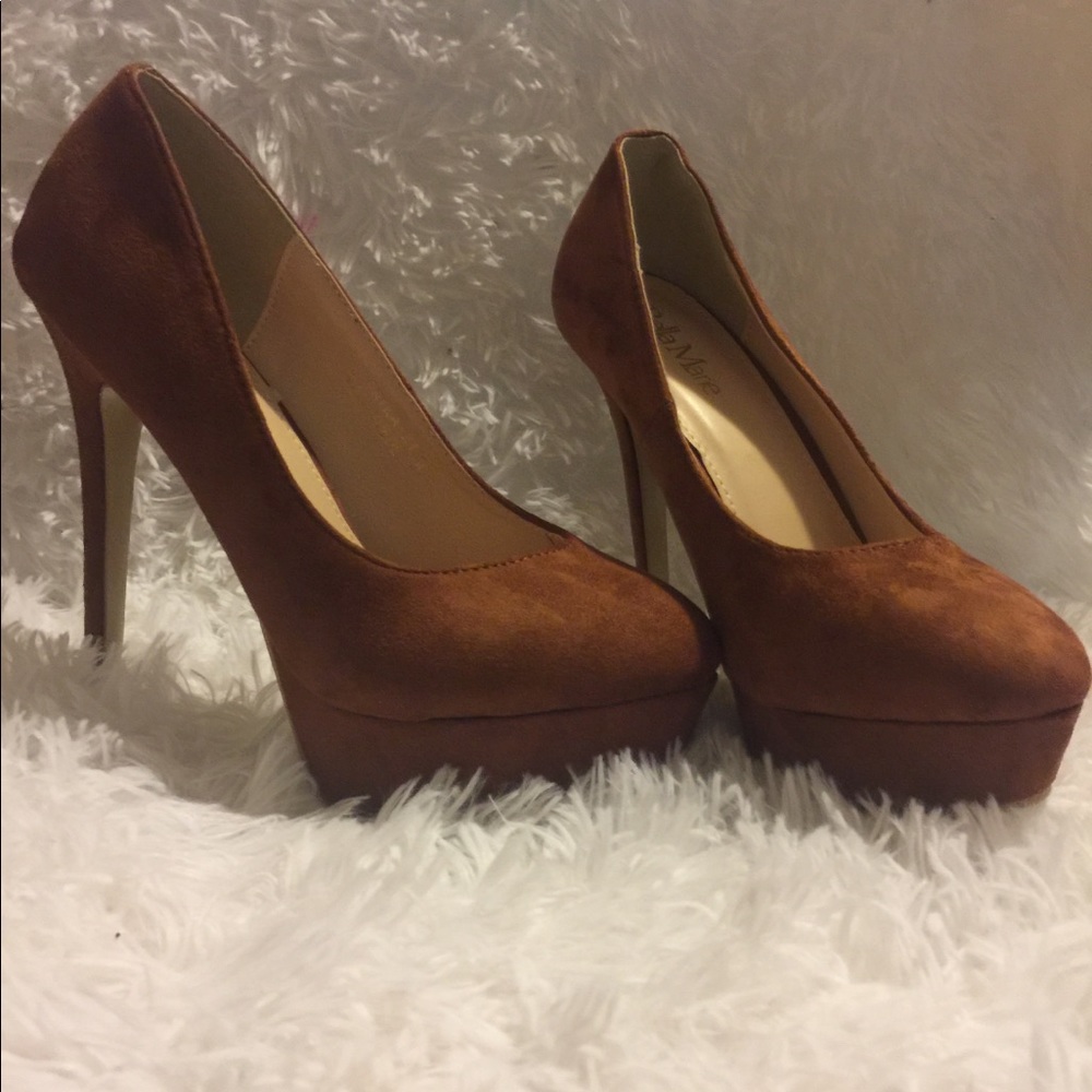 New, never worn pumps.